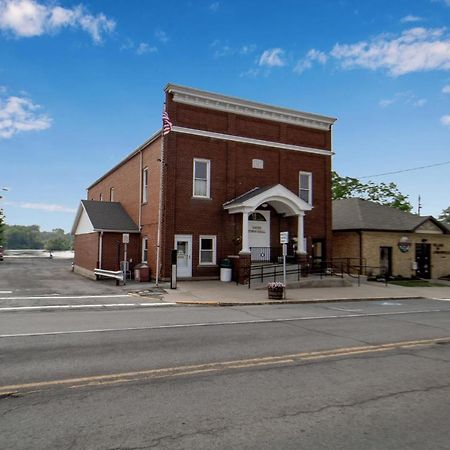 Webber Hotel Lyndonville エクステリア 写真