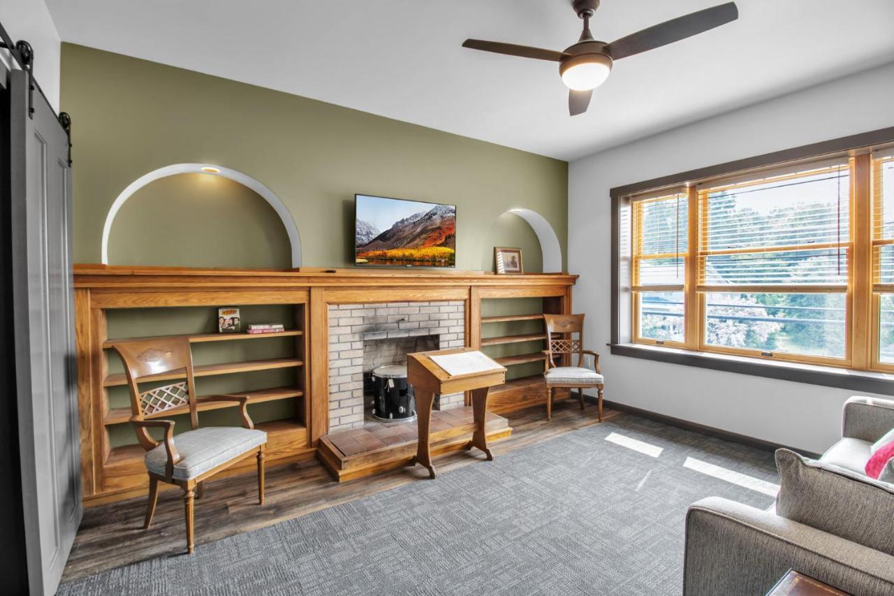 Webber Hotel Lyndonville エクステリア 写真