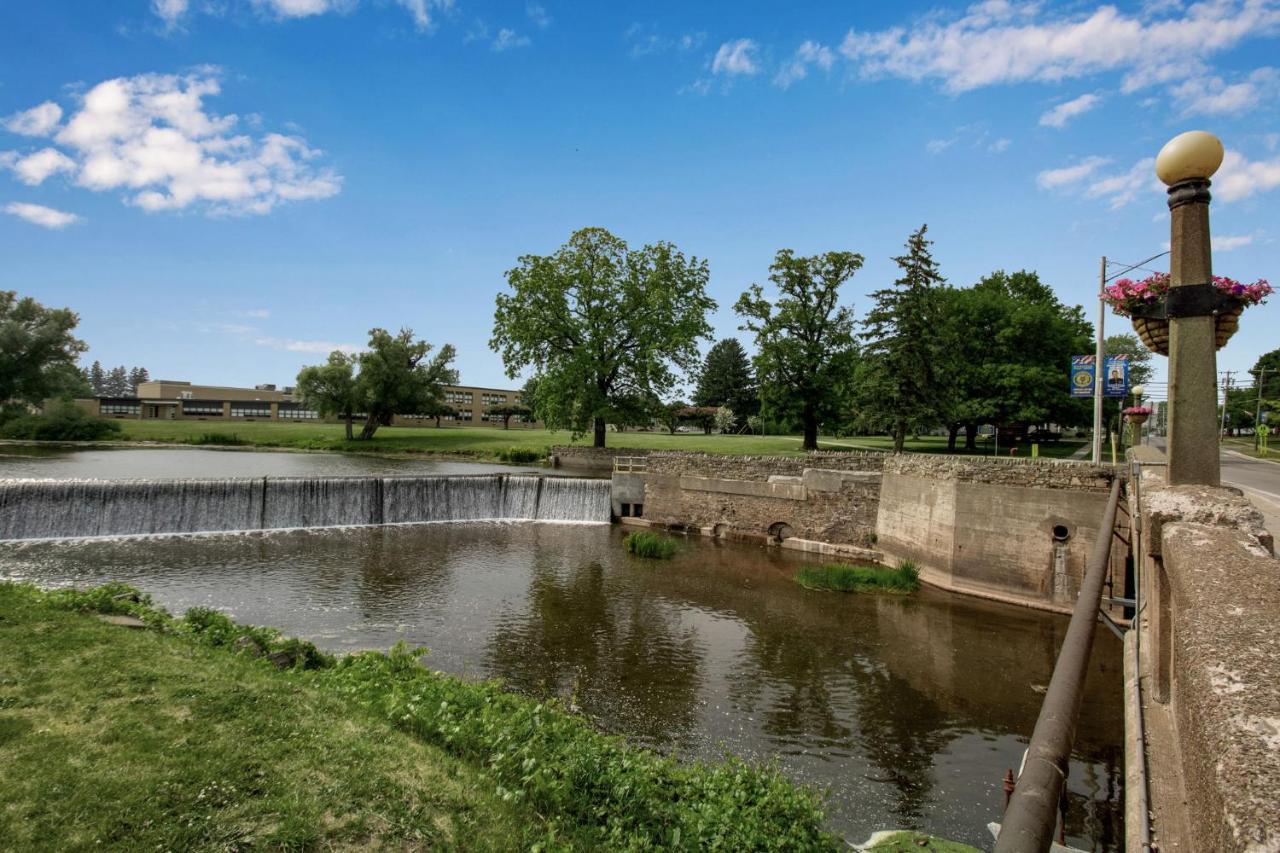 Webber Hotel Lyndonville エクステリア 写真