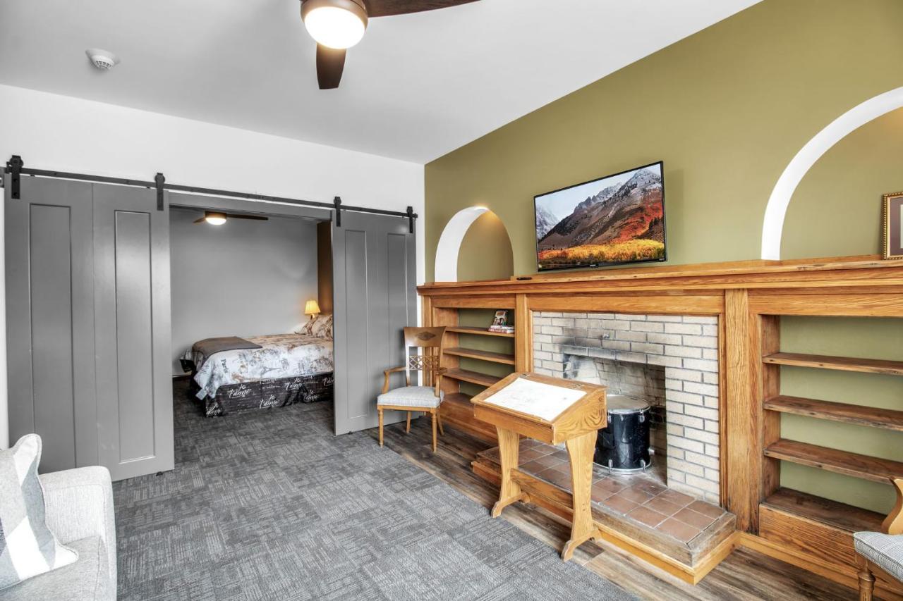 Webber Hotel Lyndonville エクステリア 写真