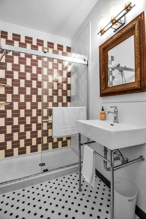 Webber Hotel Lyndonville エクステリア 写真