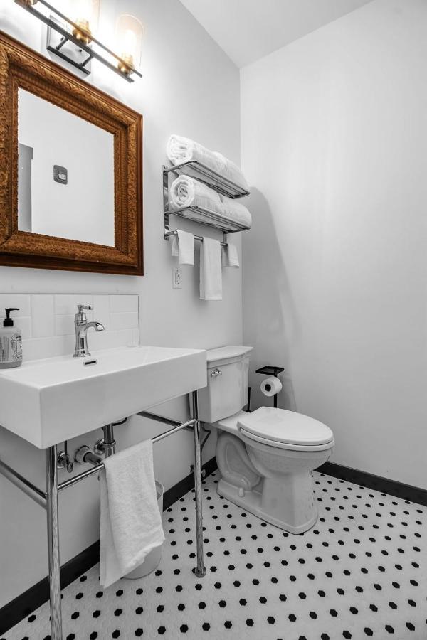 Webber Hotel Lyndonville エクステリア 写真