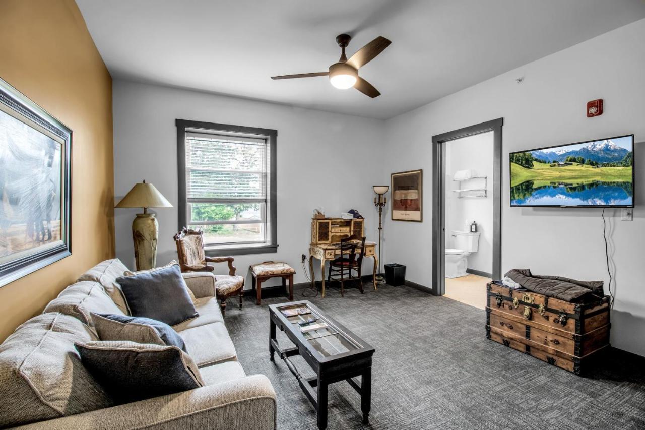Webber Hotel Lyndonville エクステリア 写真