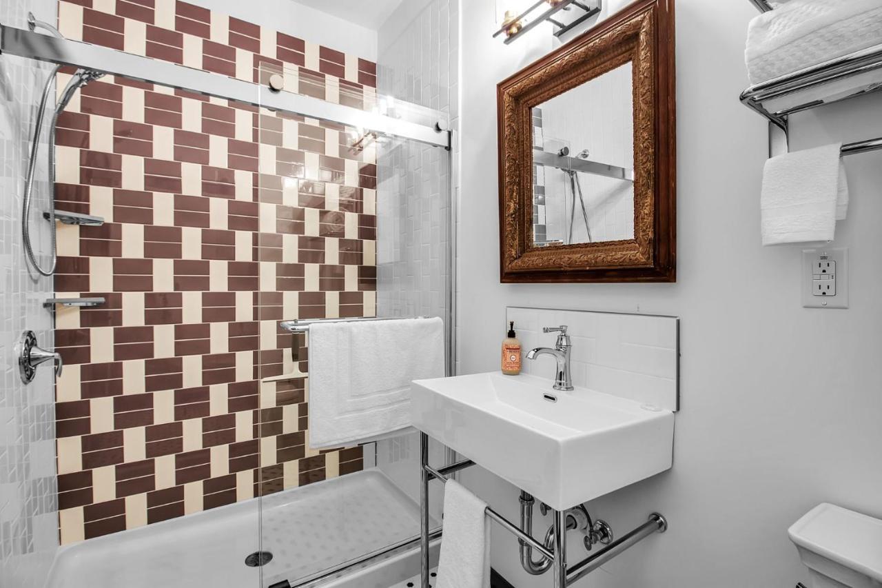 Webber Hotel Lyndonville エクステリア 写真