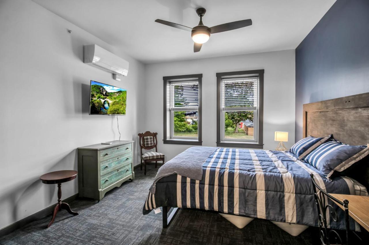 Webber Hotel Lyndonville エクステリア 写真